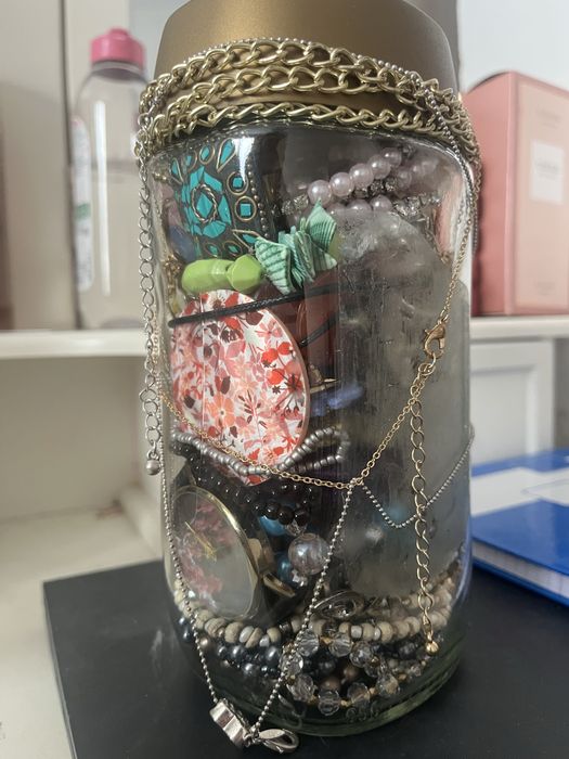 Słoik z biżuterią mystery