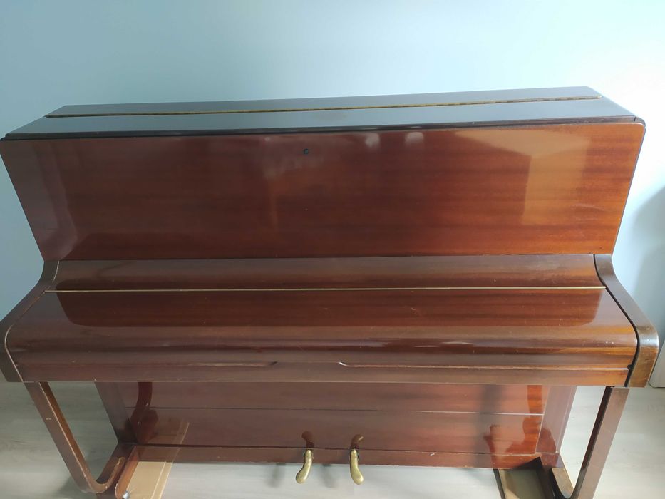 Pianino typu Legnica analogowe do nauki gry na fortepianie