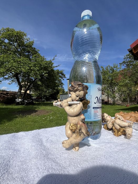 Drewniany aniołek putto