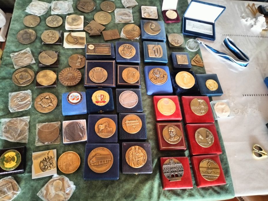 Lote de 60 medalhas