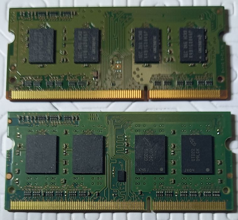 5 DDR2 Memory Modules and 2 Laptop Memory Modules425814184124098562