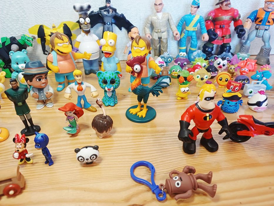 Колекційні фігурки персонажі з Macdonald's Disney Moshi Monsters Playmobil Simpsons
