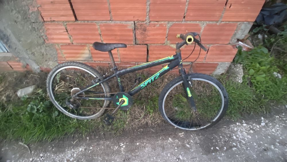 Bicicleta Verde Antiga Infantil – Para Reparação