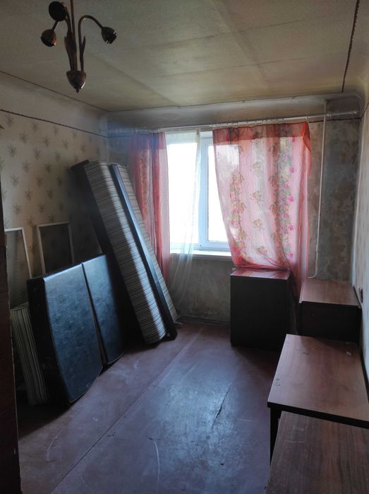 Сдам двухкомнатную гостинку  по улице Ньютона