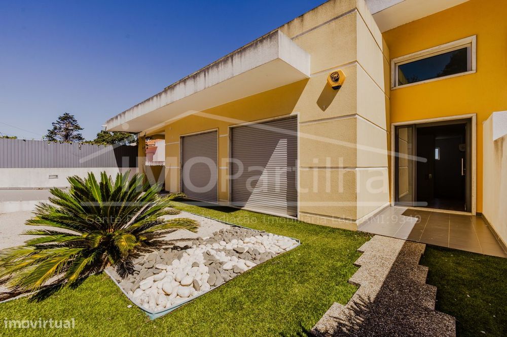 Moradia T5 C/ Piscina e campo de Basketball - Sintra