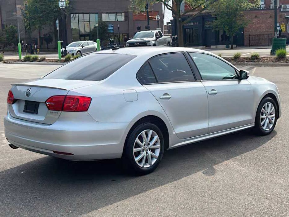 Volkswagen Jetta SE      2013