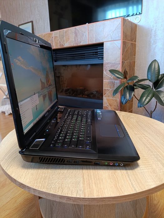 Игровой ноутбук Medion Erazer X7815/17.3"/Core i7 4 ядра 2.0GHz/24GB