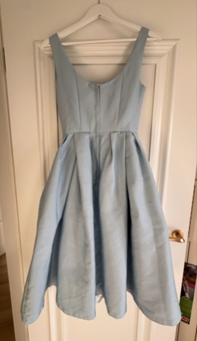 Elegancka rozkloszowana sukienka Chi Chi London 36/S