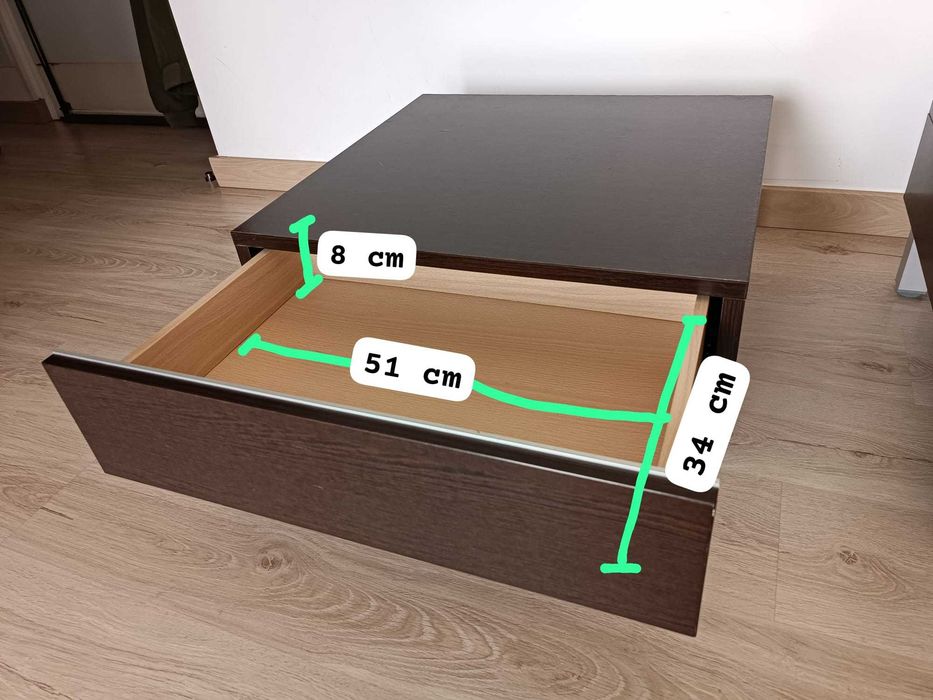 Conjunto de cama com mesas de cabeceira