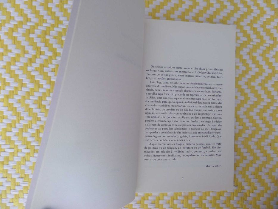 ALGUMAS DISTRACÇÕES
de Francisco José Viegas