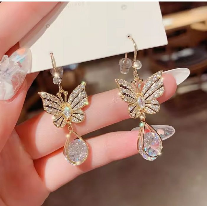 Piękne wiszące kolczyki z cyrkonią,kolczyki motyl
