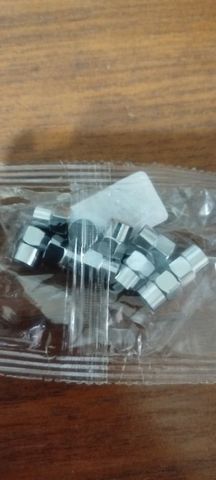 Хромированные колпачки на ниппель колеса