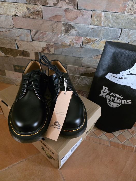 Sapatos dr. Martens 
Numero 41 ( calça 40.5