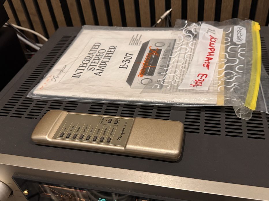 Accuphase e-307 wzmacniacz stere xlr pilot luxman sansui