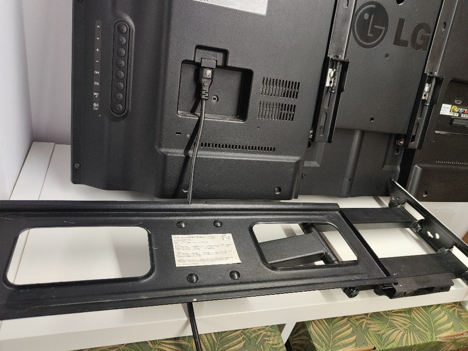 LG42 CALE plus uchwyt pilot