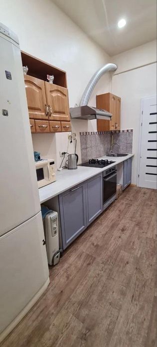 Продаж 1 кімн.квартира  27.10 м² 1/3 ц. вул.Клепарівська  75000$