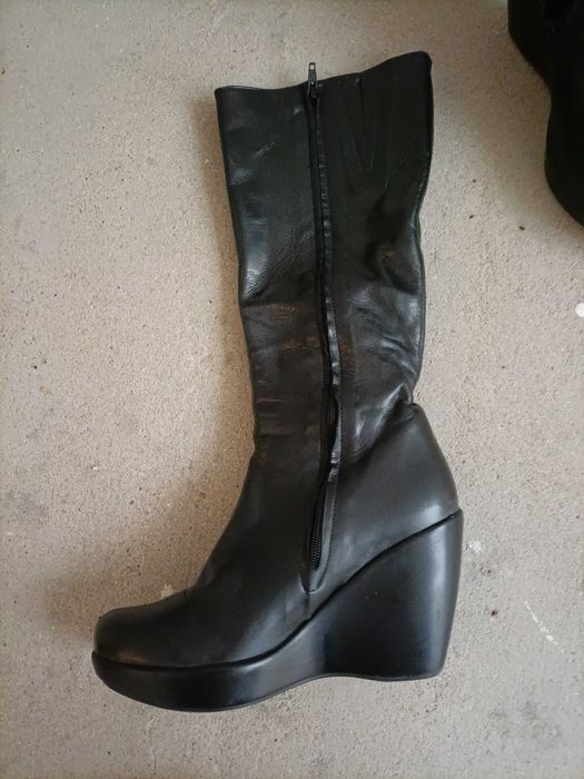 Botas de cano alto em pele 39