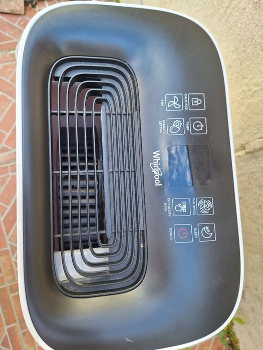 Vendo desumificador em bom estado. Tem.pouco uso