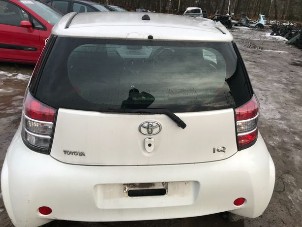 Archiwalne Toyota Yaris II zderzak tył igła 1E7 Radzymin