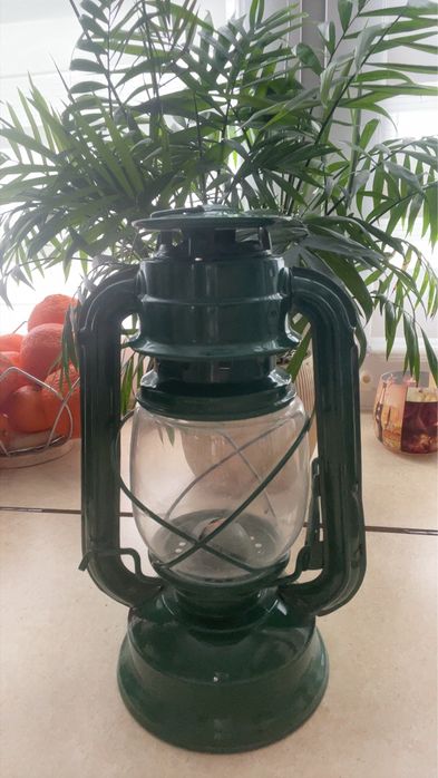 Stare lampy naftowe czerwona z prl