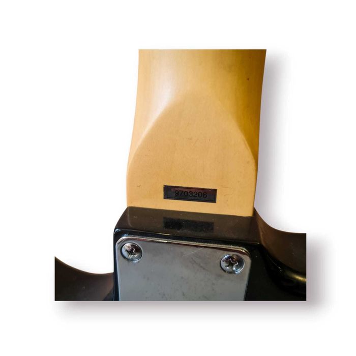 Guitarra Elétrica Primer LG-22 – 22 trastes, 3 pickups, tremolo, preto