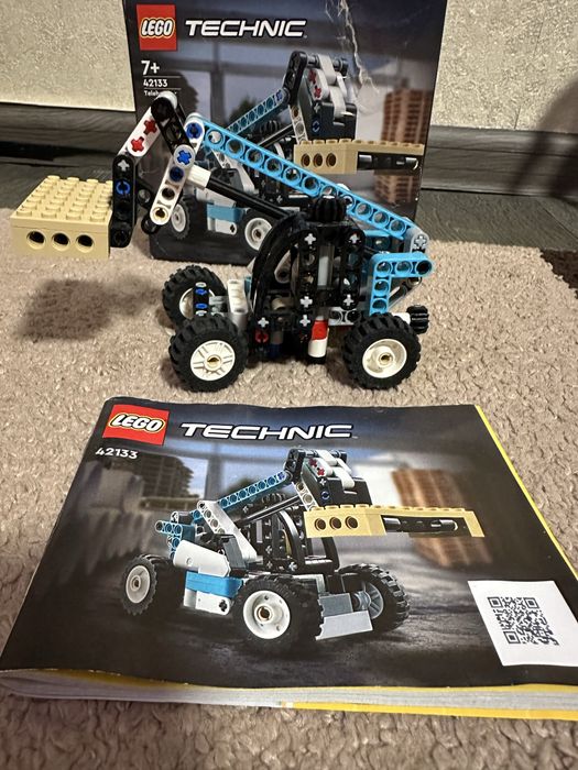 Конструктор LEGO Technic Телескопічний навантажувач 163 деталі