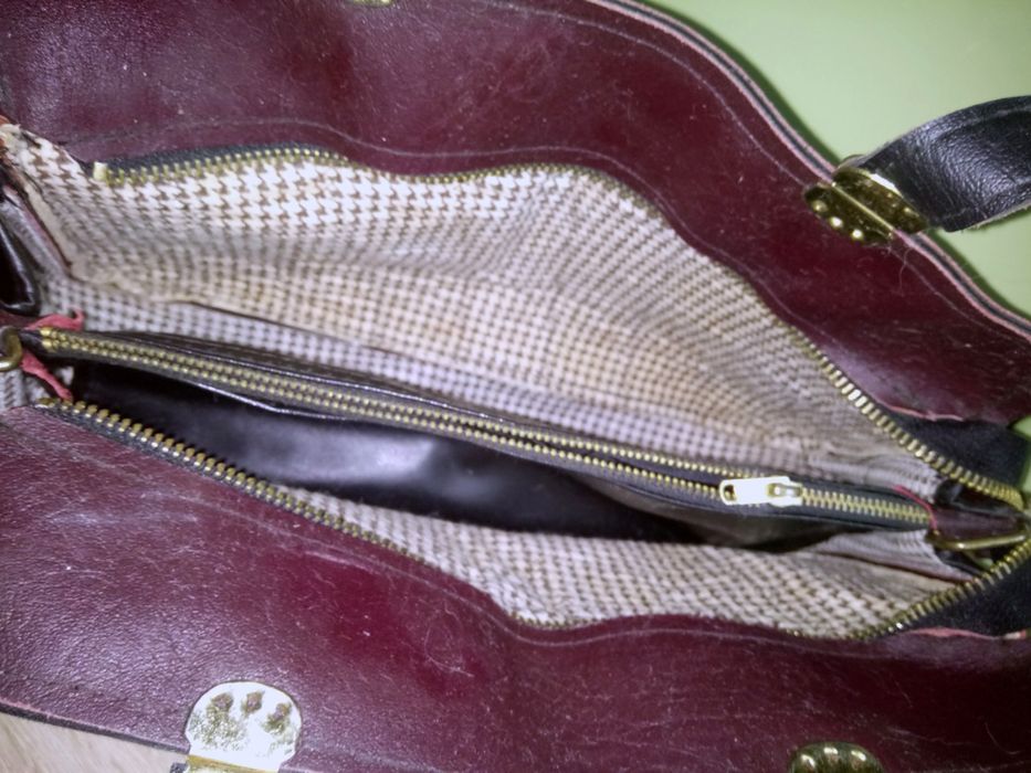 Шкіряна вмістима сумка