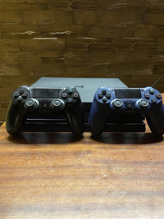 Ps 4 pro продаю срочно !!!