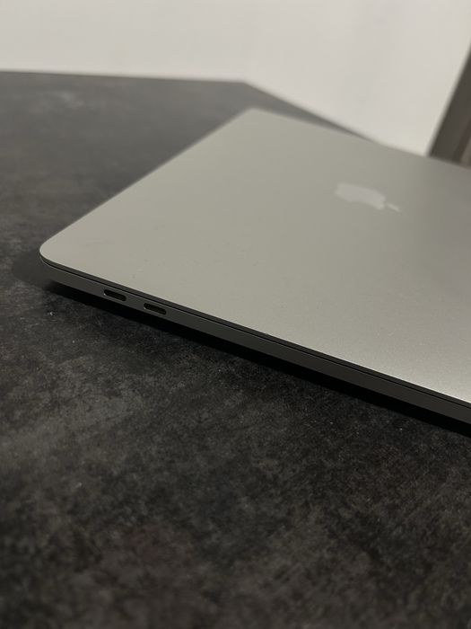 Apple Macbook Pro 2020r 13” 256gb i5