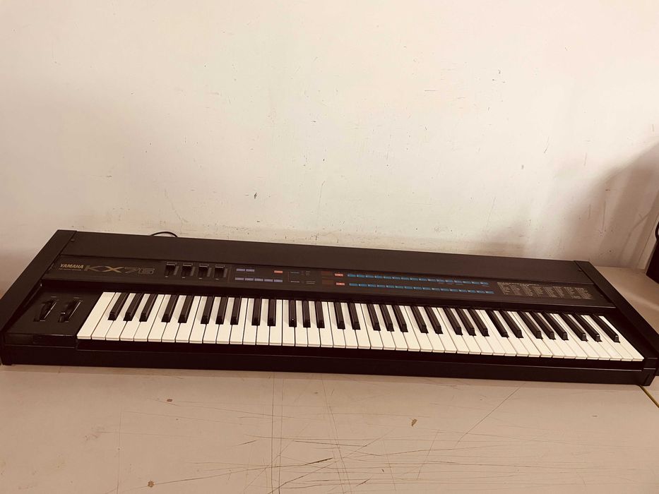 Yamaha KX76 keybord