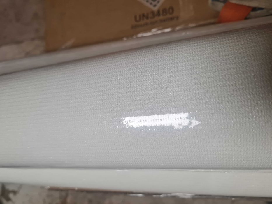 Продам шпалери білого кольору