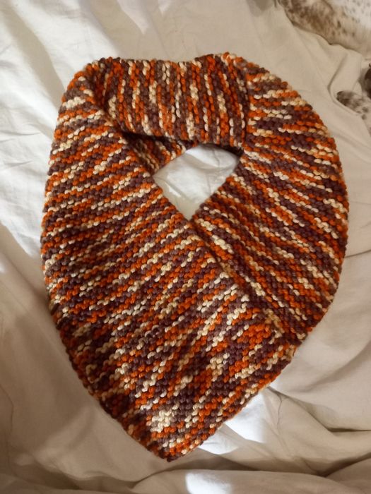 Gola em tons de castanho