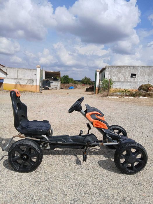 Kart a pedais para crianças