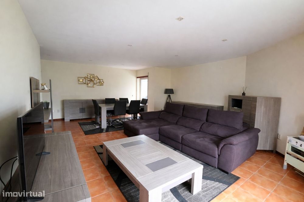 T3 com Garagem Fechada | 1.º Piso | Zona Calma | Disponível em Março