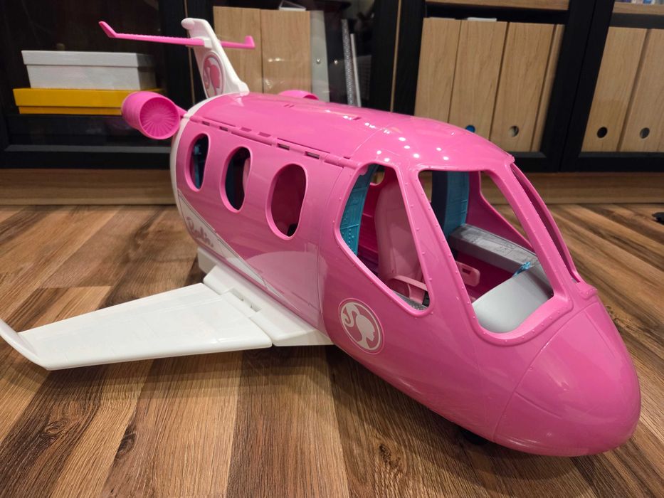 Samolot, helikopter oraz kabriolet Barbie
