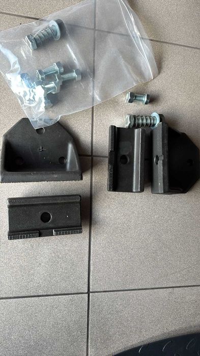 Zaciski szczęki progowe do ramy celette