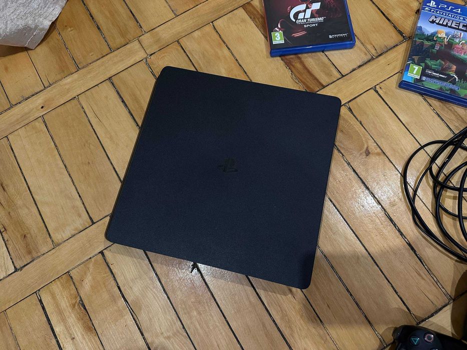 Sony Playstation 4 + 3 джойстики та ігри в ідеальному стані!