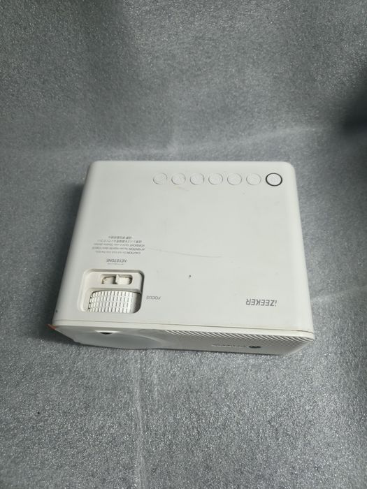 Izeeker LED Projector463275837390868481