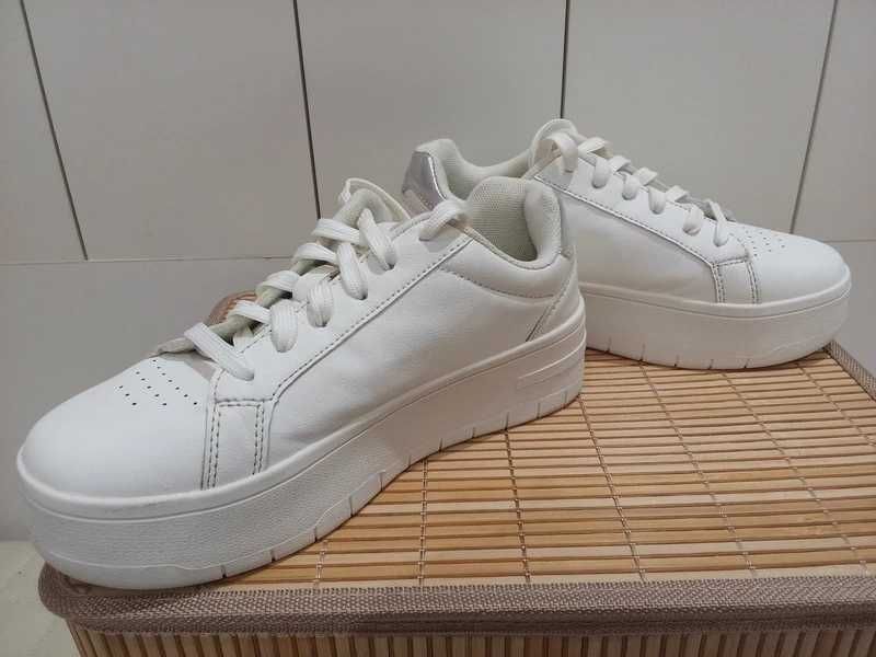 damskie białe sneakersy na platformie marki Kappa roz. 36 wkładka 23,5 cm