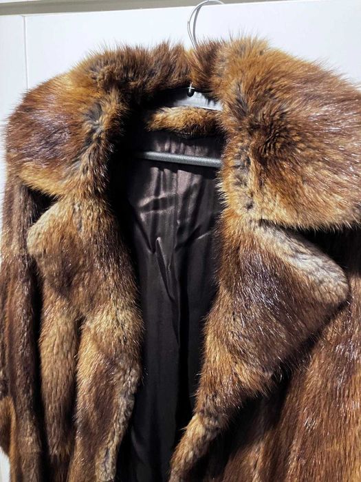 Luksusowy płaszcz damski z futra piżmaka – jak NOWY! Ręcznie szyty!