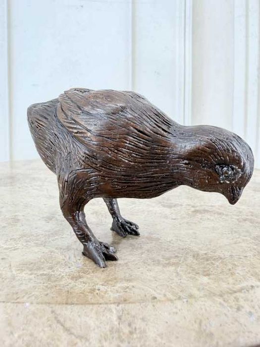 Figurka Kurczaka z Brązu – Rzeźba Dekoracyjna – Miniatura