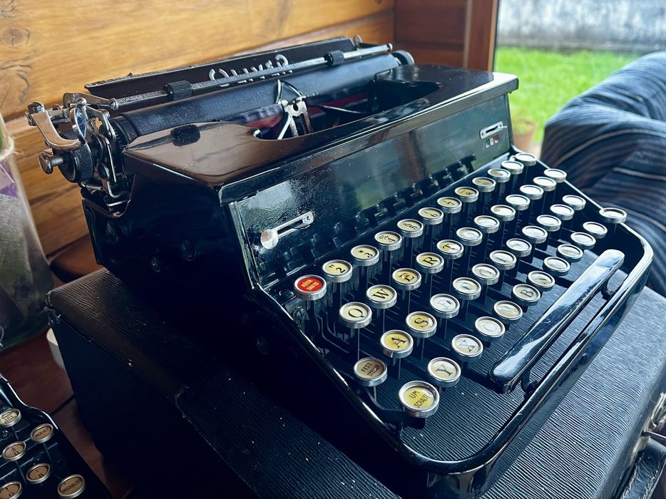 Antiga maquina de escrever Oliver