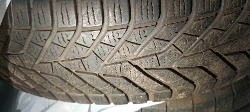 205/80R16 yokohama зимова.