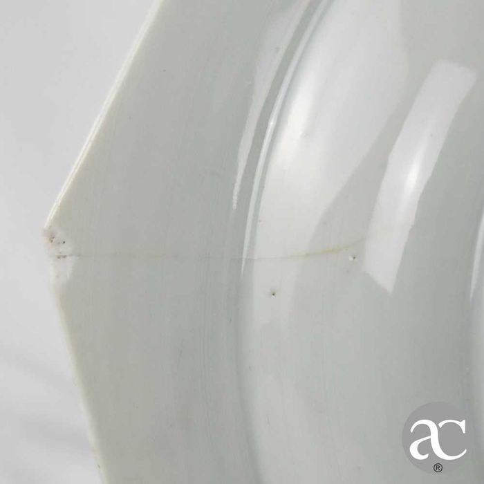 Prato fundo octogonal, porcelana da China período Qianlong, séc. XVIII
