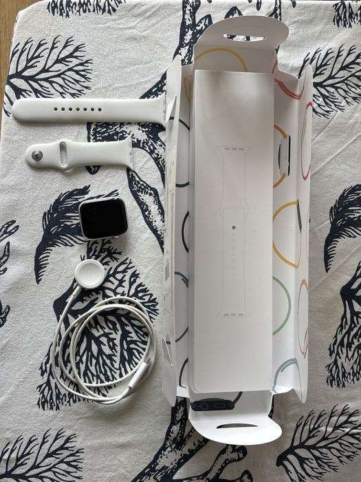 Apple Watch SE 44mm Silver Aluminum – Excelente estado