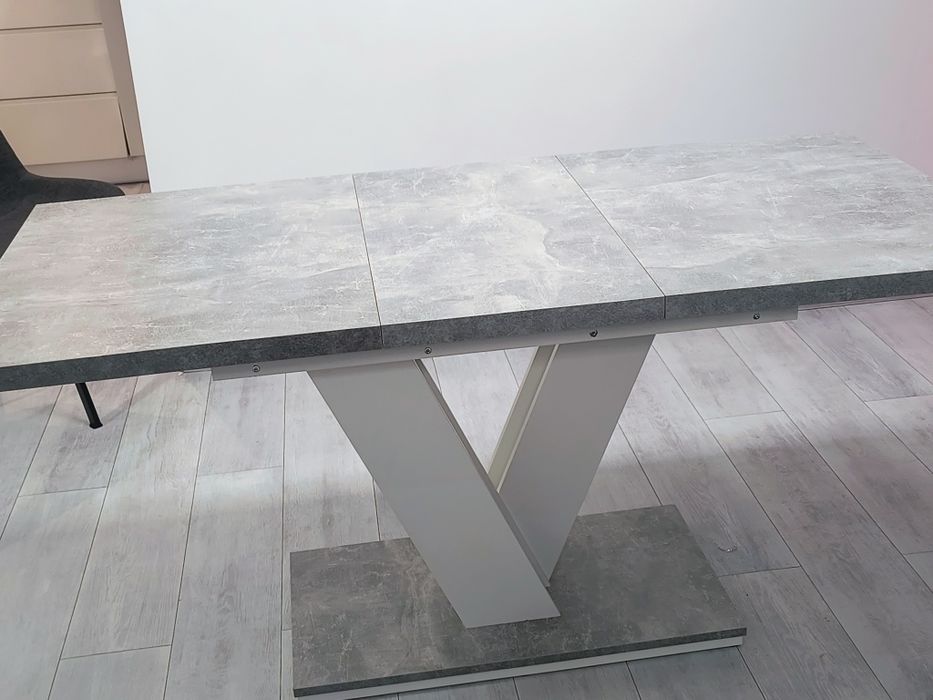 Nowoczesny stół rozkładany