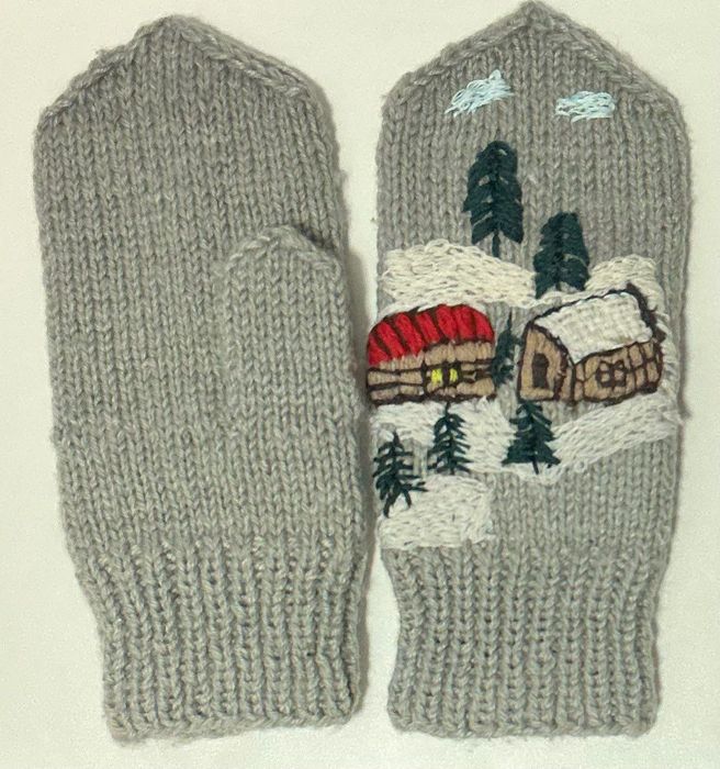Сірі зимові рукавиці з вишивкою