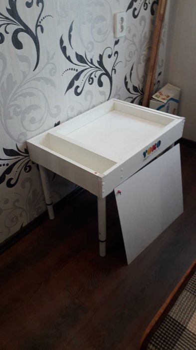 Продам детский столик/песочницу YOKO