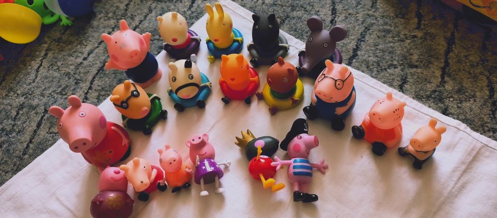 Іграшки дитячі різні, Пеппа