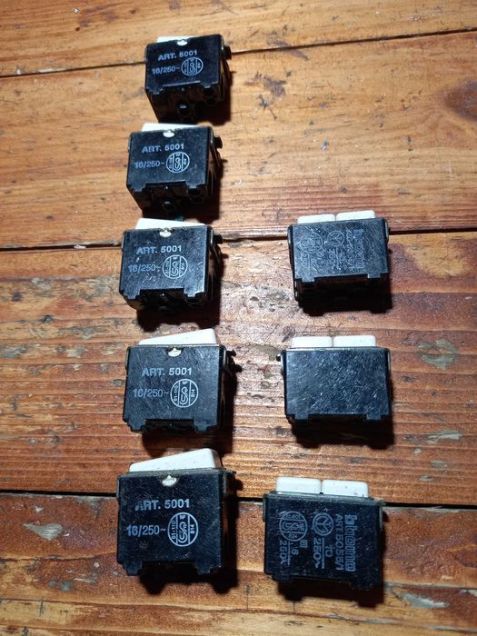 Кнопки тумблери BTicino S5055/1F Magic Series 10A 250V